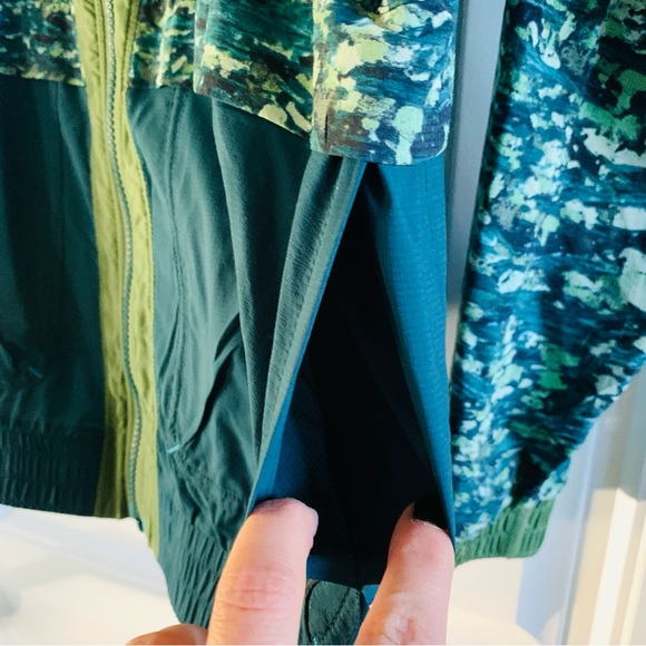 Smartwool Womens Peaklite Merino Wool Active Lightweight Hooded Jacket | Medium - Picture 4 of 8